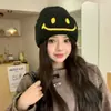 Gorro de Invierno Tejido Estilo Coreano para Mujer con Bordado de Cara Sonriente, Gorro de Lana con Bordado de Cara Sonriente y Hilo Brillante, Gorro Cálido con Forro de Felpa