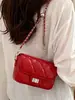 Bolsa de corrente baguette estilo coreano inspirada em Chanel, bolsa de mão acolchoada moderna, bolsa quadrada pequena para o dia a dia, bolsa de ombro de moda de luxo leve