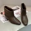 Botas Chelsea femininas 2026 estilo novo, de cano curto, com design flare, bico fino, efeito de aumento de altura e silhueta emagrecedora, perfeitas para primavera e outono.