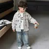 Conjunto Infantil 2026 Novo Estiloso Camisa de Manga Longa com Estampa de Letras Conjunto de Três Peças Roupas de Bebê Primavera e Outono Atacado