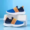 Zapatos infantiles para niños y niñas, zapatos de malla sencillos, verano, finos, transpirables, de malla, slip-on, suela suave, zapatos deportivos casuales para niños
