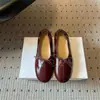 2026 Primavera/Outono Novos Mocassins Macios de Pele de Cordeiro com Laço Estilo Rolinho de Ovo Confortáveis de Corte Baixo Versáteis Não Cansam os Pés Mocassins com Solado Macio