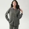 Cárdigan de cachemira con cuello alto para otoño e invierno para mujer, con un cárdigan de punto con bolsillos y pantalones rectos de punto liso a juego - un conjunto de dos piezas