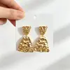 Pendientes Retro de Múltiples Estilos con Toque de Alta Gama Textura Exagerada Colgante Geométrico de Corazón Adornos de Oreja de Aleación Venta al por Mayor