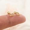 Exquisitos mini pendientes con forma de alas, con hebilla giratoria y forma de hueso de oreja, sin necesidad de púas, sencillos y a juego con las orejas.