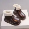 Botas de neve para meninas, novo estilo inverno 2026, sapatos de algodão infantis, botinhas forradas com fleece, botas grossas, sapatos para bebês meninas, calçados de inverno