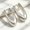 Estilo europeo y americano, pendientes geométricos en forma de U brillantes, pendientes ligeros de lujo en oro mate, accesorios de alta gama para mujer, adecuados para el uso diario, producto transfronterizo