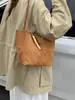 Bolsa de Grande Capacidade Feminina Outono e Inverno Versátil 2025 Nova Fosca Retrô Ombro Único Bolsa para Sogra Roupas Casuais de Trabalho Bolsa Tote