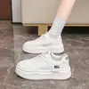 Zapatillas blancas de suela gruesa para mujer, nuevo modelo otoño 2026, zapatillas deportivas versátiles estilo ins, zapatos que aumentan la altura para personas bajitas, zapatillas de nicho