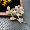 Broche Retro de Moda Sentido Avanzado Incrustado de Diamantes Corsage de Cristal Anti-deslizante Pin Hebilla Fija Accesorios para Ropa Hebilla de Aleación