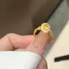 Mismo Estilo que el de la Tienda Dorada, Anillo de Azúcar Glaseado Brillante para Mujer, Color Duradero, Lujo Ligero, Moderno, Sensación de Alta Gama, Joyería de Mano Incrustada con Diamantes al por Mayor
