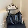 Bolso Tote Casual y de Alta Gama para Mujer 2025 Otoño Nuevo de Gran Capacidad Moderno Oso de Moda Trendy Bolso de Hombro Cruzado Único