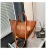 Bolso de mano estilo coreano de diseño de nicho, estilo retro sencillo, nuevo bolso de hombro de gran capacidad y combinable para uso diario (2025)
