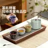 El Juego de Tazas de Té de Cinco Hornos Culturales y Creativos de la Ciudad Prohibida es un regalo perfecto para personas mayores, maestros varones, o como regalo para un anfitrión o un recuerdo.. Viene en una caja de regalo