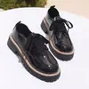 Zapatos de cuero para mujer de talla grande con punta redonda transfronterizos, nueva temporada primavera/otoño 2026, mocasines de moda europea y americana con suela gruesa y que aumentan la altura en stock
