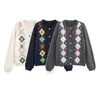 2025 Suéter Cardigan Suave de Punto con Patrón de Diamantes en Contraste Retro Estilo Universitario Holgado y Relajado Chaqueta de Punto que Reduce la Edad