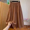 Calças capri brancas de algodão e linho plus size para mulheres, estilo fino de verão, cintura elástica, corte solto, efeito emagrecedor, calças casuais de comprimento 7/8