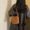2026 Otoño Bolso Cubo Gran Capacidad Bolso de Hombro para Mujer Gamuza Retro Nuevo Bolso Cubo Bolso Cubo de Gama Alta