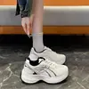 Zapatillas casuales estilo universitario para mujer, adecuadas para todas las estaciones, modernas zapatillas dad de suela gruesa que aumentan la altura, versátiles para ir al trabajo y para uso estudiantil