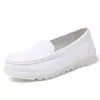 Zapatos específicos para enfermeras para mujer, de suela blanda, transpirables, no fatigantes, antideslizantes, resistentes a los olores, huecos, de suela plana, zapatos de trabajo de verano para personal médico