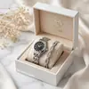 Jusmi Sin Caja Banda de Acero Plateado Reloj de Cuarzo para Mujer Set de Tres Piezas con Collar de Cruz Incrustada de Diamantes y Pulsera Fuente de Suministro