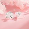 Pendientes de perlas de camelia para otoño e invierno, estilo Chanel, pendientes únicos, diseño de nicho, vestido de lujo ligero retro de alta calidad.