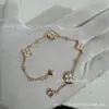 V dourado versão alta L família burro losango pulseira redonda quatro flores madrepérola branca madrepérola rosa fábrica de origem transmissão ao vivo pegar mercadorias