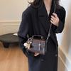 Bolsa pequena de mão com textura americana para mulheres, nova bolsa de viagem estilo britânico, moderna e versátil, de ombro único, transversal, 2025