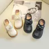 Sapatos de Couro Estilo Britânico para Meninas 2026 Novo Modelo Outono Inicial Sola Macia Princesa Estudante Couro Macio Preto Moda Sapatos de Performance