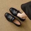 Mocassins de Couro Camellia Slip-On para Mulheres 2025 Outono Novo Estilo Britânico Retro Sapatos Pequenos de Couro Flats Versáteis