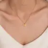 Colar Yunyao de Aço Titânio com Padrão de Nuvem e Pequeno Cadeado Dourado para Mulheres, Ouro 18K, Não Desbota, Simples e Versátil, Corrente Elegante para Clavícula, Estilo Casal