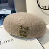 Boina Preta para Mulheres, Estilo Hong Kong Outono e Inverno Chapéu de Pintor Lã Quente com Fivela, Chapéu de Jovem Britânico Retro para Mulheres, Tendência