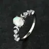 Anillo de Diamante Blanco Luna Borde Aobao Oval Cuatro Garras Explosiones de Deseos Transfronterizas Diseño Simple Anillo de Nicho Todo Fósforo