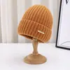 Chapéu de Tricô Fashion Outono e Inverno Feminino com Circunferência de Cabeça Grande, Emagrecimento Facial, Versátil, Proteção para as Orelhas, Quente, à Prova de Geada, Gorro Masculino