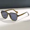 Óculos de Sol Quadrados Simples e Modernos Estilo Coreano, Unissex, com Design Único de Rebite, Proteção Solar para Uso Externo, Óculos Versáteis