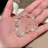Pulseira Flor de Lis Pérola Manta em Prata Branca com Pedras Swarovski Diamantadas Completas, Acessório de Mão Ajustável, Exquisite Pulseira de Contas Céu Estrelado