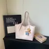 Moda transfronteriza versátil exquisita de alta gama nuevo de verano 2026 diseño de nicho para ir al trabajo bolso tote de un solo hombro para llevar bajo el brazo