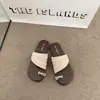 Chanclas de Tirar con Pliegues Estilo Retro de Hong Kong 2026 Verano Exteriores Planas de Suela Suave Sandalias para Vacaciones en la Playa para Mujeres