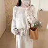 Conjunto feminino de duas peças estilo coreano novo para o início do outono, novo estilo outono e inverno, conjunto de suéter com punho de laço vazado e saia