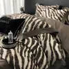 Conjunto de cama de luxo de outono e inverno, quatro peças, 120 fios, algodão de fibra longa escovado com estampa de zebra, roupa de cama de algodão puro espessada