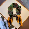 Lenço de Seda Estampado Vintage Castanha Versátil Elegante Lenço Quadrado Pequeno Feminino Lenço Decorativo Gravata de Cabelo Amarrar Bolsa Lenço de Seda Xale