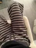 Calça Mochi de Tricô Listrada Marrom para Mulheres, Calça de Dormir Grossa e Caída para Outono e Inverno, Calça Casual de Toalha de Perna Larga para Caminhada