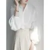 Enviado: Camisa de estilo retro francés con sutiles rayas verticales, detalles plisados, un pequeño cuello mao, corte holgado, mangas de farol artísticas y tacto similar al algodón, perfecta para el otoño