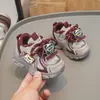 Zapatos para caminar de bebé, zapatos para niños y niñas, nueva colección primavera/otoño 2026, zapatillas de suela blanda, transpirables, ligeras, casuales y a la moda "dad shoes".