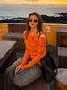 Lindo top de tricô laranja de um ombro estilo coreano para mulheres, peça íntima de outono super bonita, top pequeno único e deslumbrante
