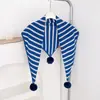 Diseño de Nicho Coreano Chal Triangular 100% Lana para Mujer, Abrigo de Punto Cálido para Otoño e Invierno con Adorno de Bolas y Calentador de Cuello