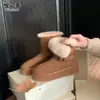 Botas de Neve Femininas Retrô de Couro com Fivela Quentes de Cano Médio com Forro de Lã Estilo Inverno 2026 Lã Sola Grossa Antiderrapante Sapatos de Algodão
