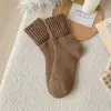 Nuevos calcetines gruesos y cálidos de rizo para otoño e invierno para casa y dormir, amigables con la piel y cómodos, estilo retro, calcetines de media pantorrilla con forro polar para mujer