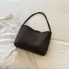Bolsa tote casual de cor sólida estilo retrô, nova coleção outono 2026, adequada para o trabalho e o trajeto diário, com um design único para carregar sob o braço