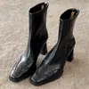 Estilo Quente Primavera/Outono 2026 Bota Curta Feminina Emagrecedora Preta Francesa Bico Quadrado Salto Grosso Salto Alto Sapatos Individuais Femininos Antiderrapantes com Salto Grosso